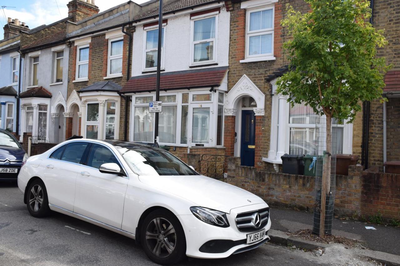 Three Bedroom House Lancaster Road London Bagian luar foto