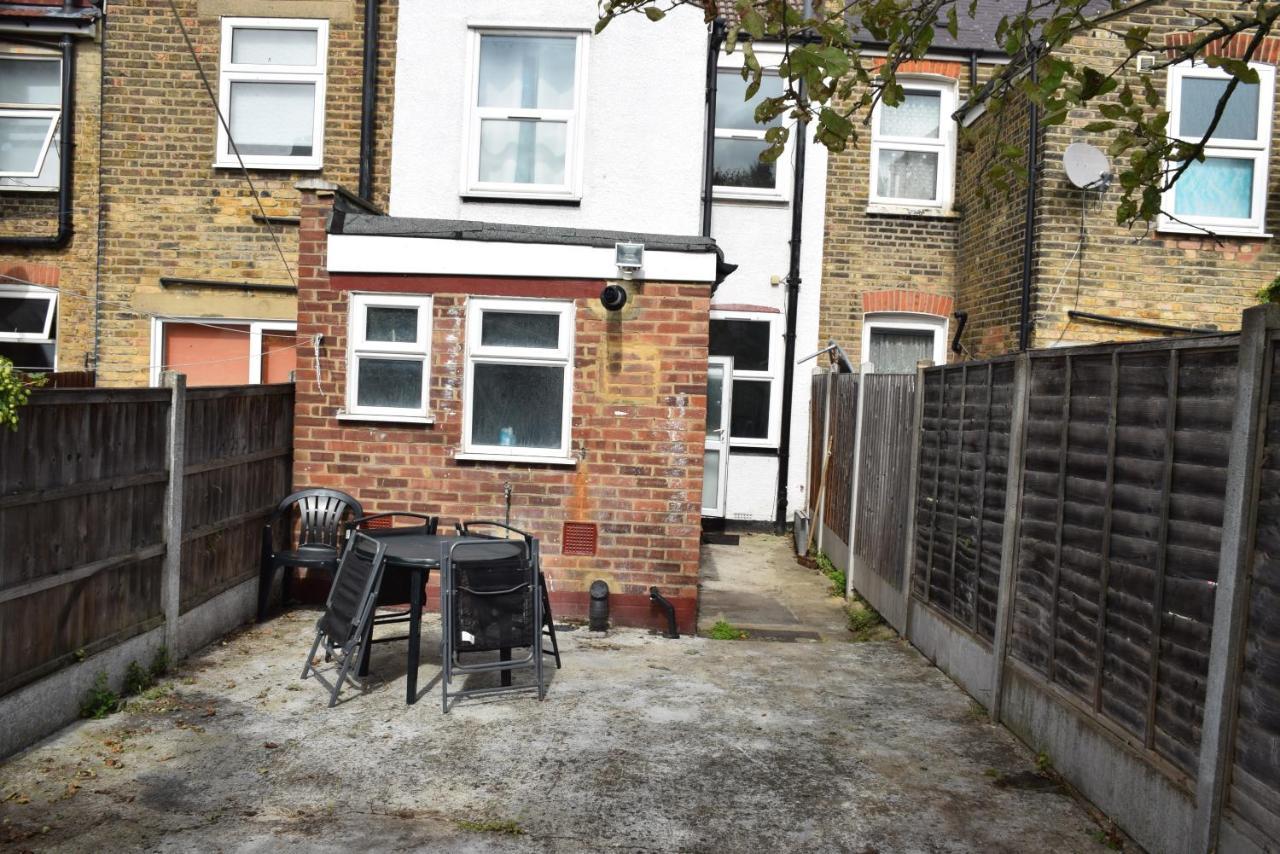 Three Bedroom House Lancaster Road London Bagian luar foto