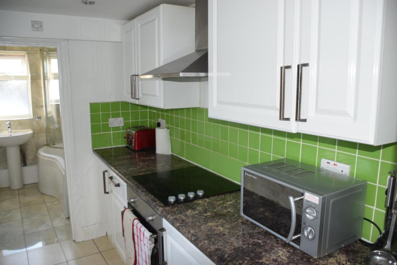 Three Bedroom House Lancaster Road London Bagian luar foto