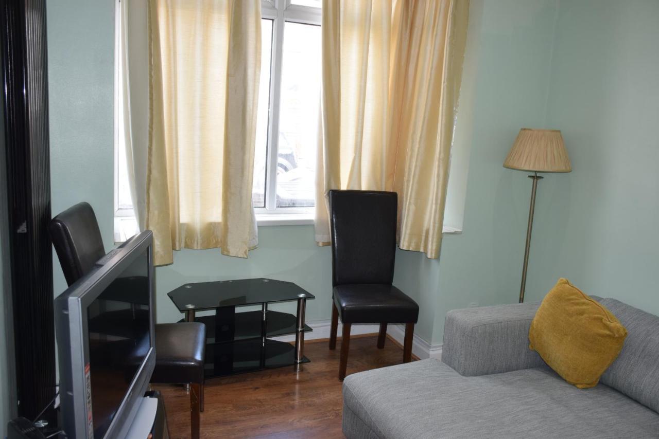 Three Bedroom House Lancaster Road London Bagian luar foto