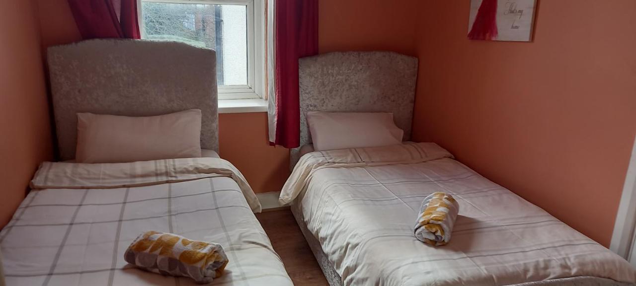Three Bedroom House Lancaster Road London Bagian luar foto