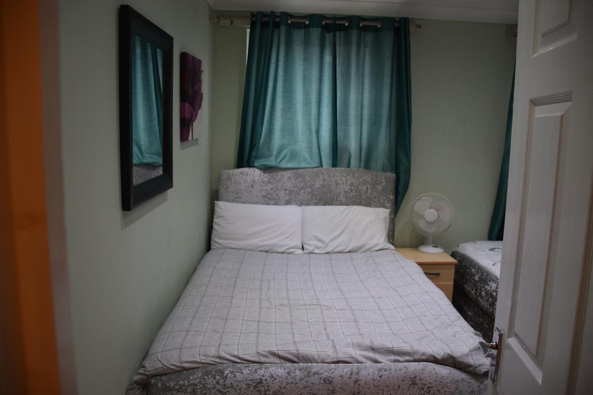 Three Bedroom House Lancaster Road London Bagian luar foto