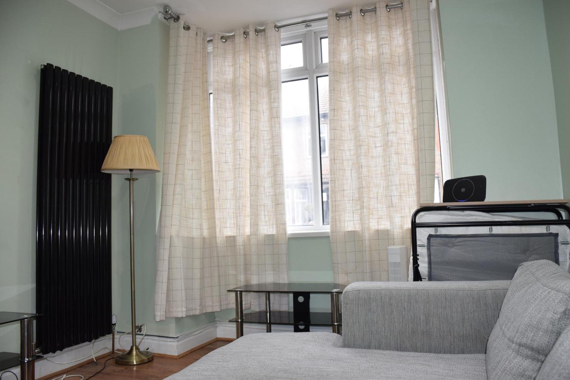 Three Bedroom House Lancaster Road London Bagian luar foto